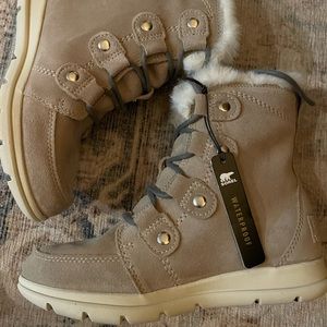 Sorel explorer Joan NWT